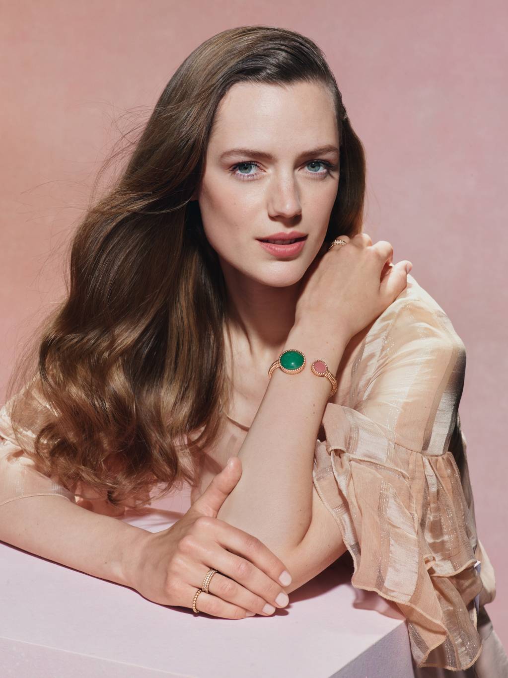 ساعات بيرليه إكسترا أوردينير فروي من Van Cleef & Arpels... ثمار التوت الثمينة