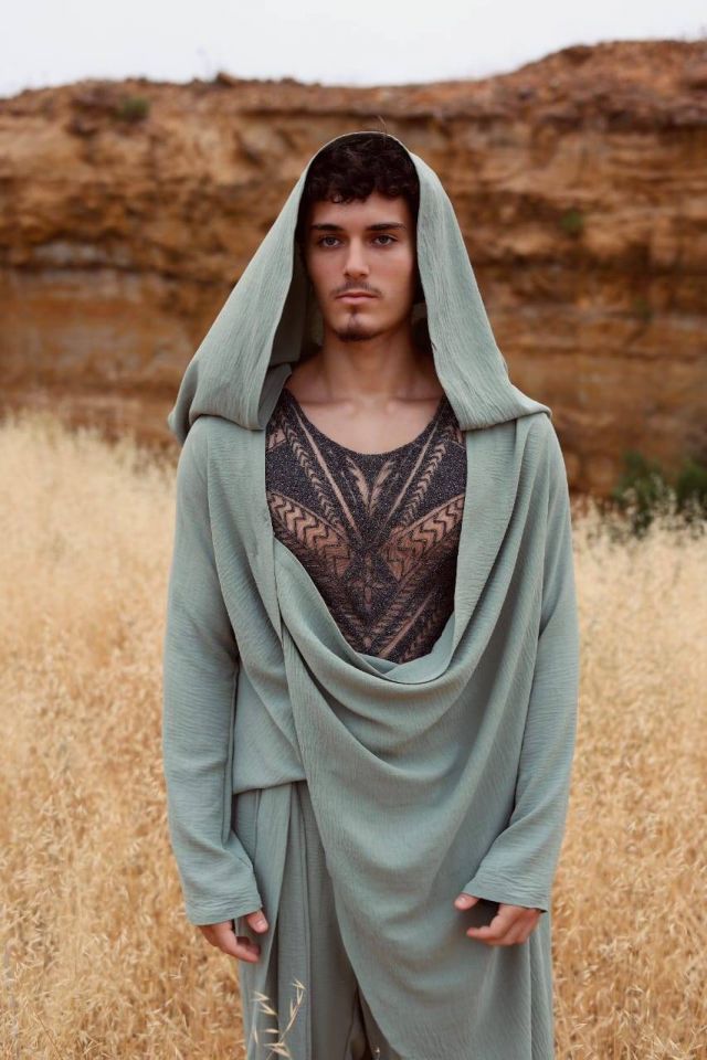 من تصاميم كريستيان عبدالله