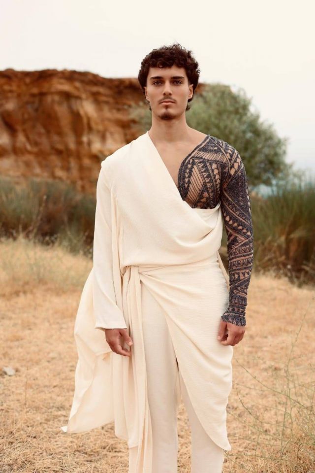 من تصاميم كريستيان عبدالله