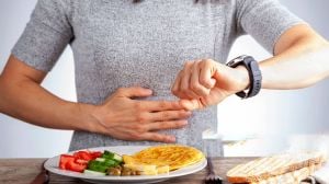 ما هي فوائد تناول الطعام في وقت مبكر؟