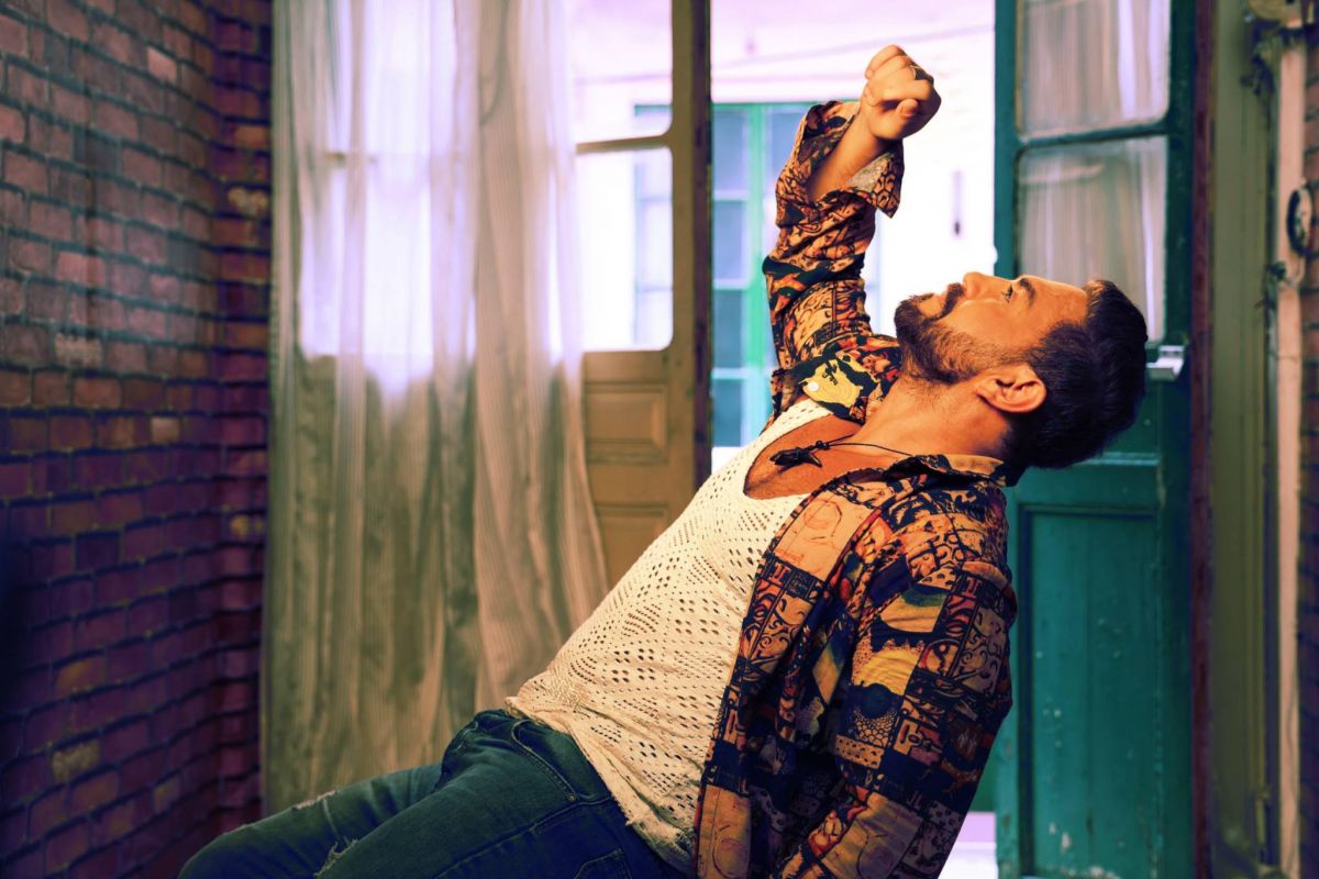 إيوان يستكمل عودته النارية للساحة الفنية عبر جديده 