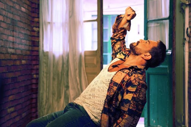 إيوان يستكمل عودته النارية للساحة الفنية عبر جديده 