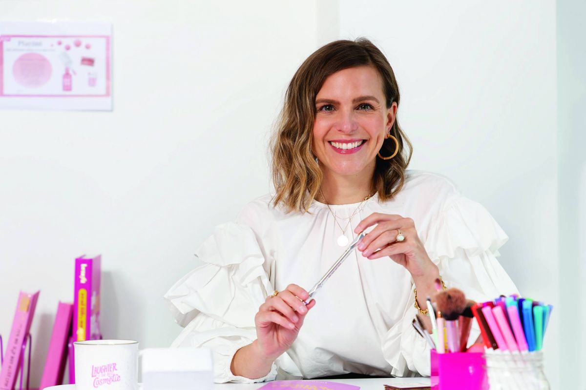 Kate Helfrich... كريم The POREfessional ثورة جمالية من Benefit Cosmetics