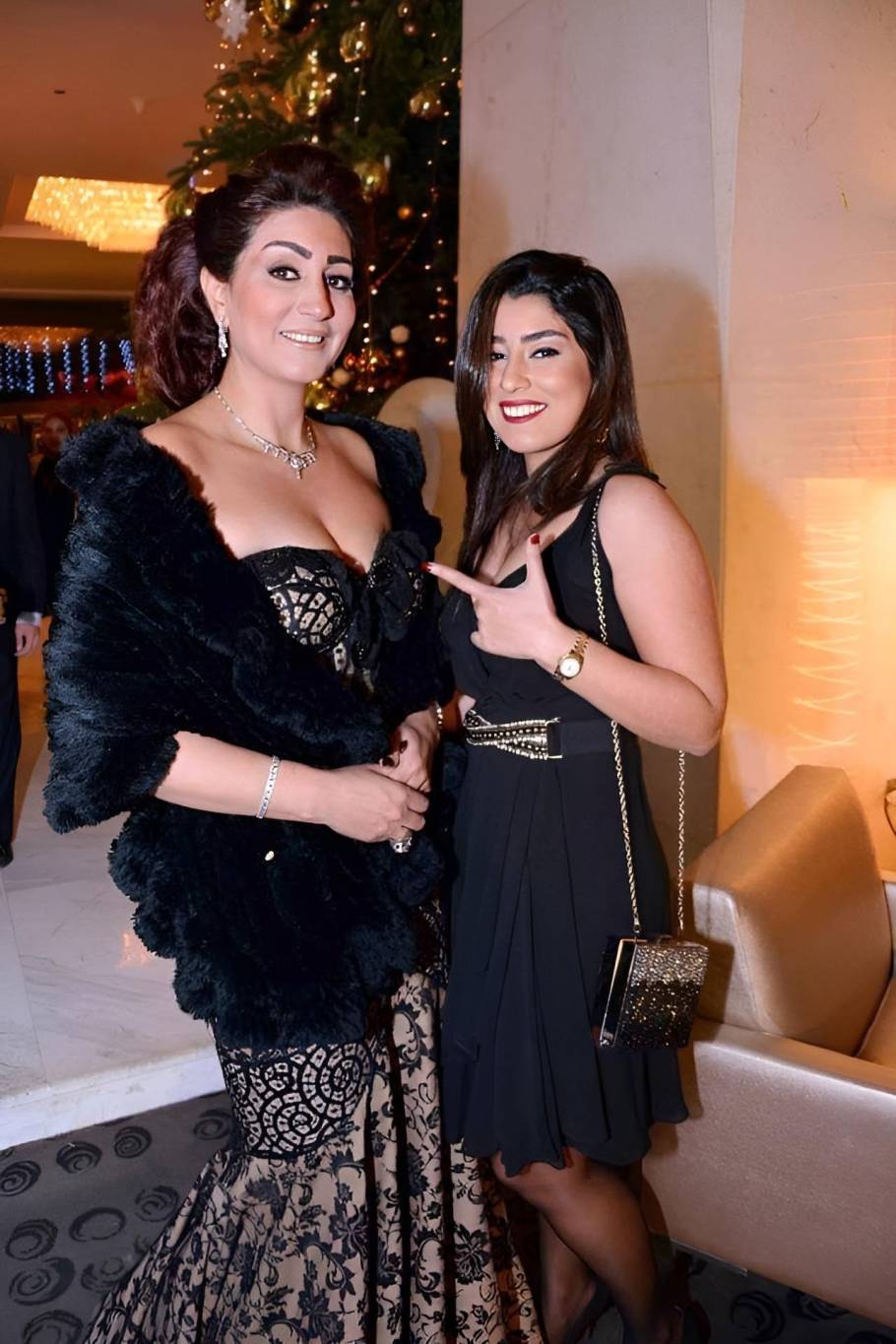 وفاء وآيتن عامر تُصدمان قبل عرض مسرحيتهما الخليجية بساعات