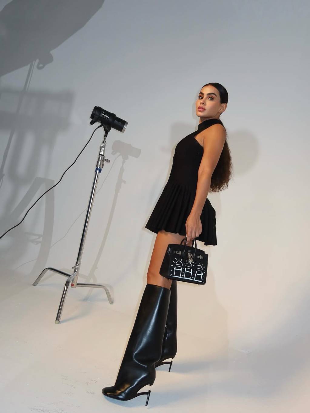 الدكتورة يومي تستعرض حقيبتها الوحيدة من Hermès