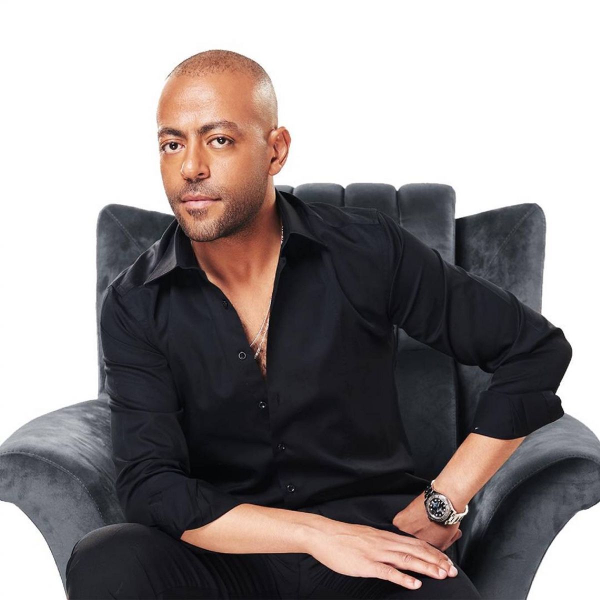 تامر عاشور يوضح حقيقة إحيائه حفلاً باستاد القاهرة