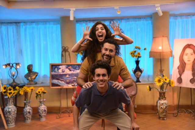 مايان السيد وأحمد السعدني وعمر رزيق في كواليس فيلم 