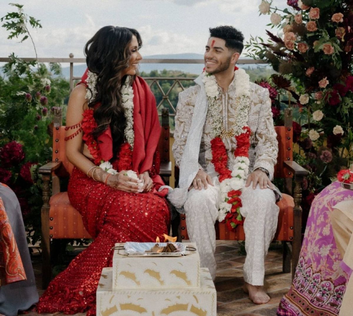 بطقوس هندية مميزة... زفاف أسطوري لمينا مسعود وعروسه الحسناء (فيديو)