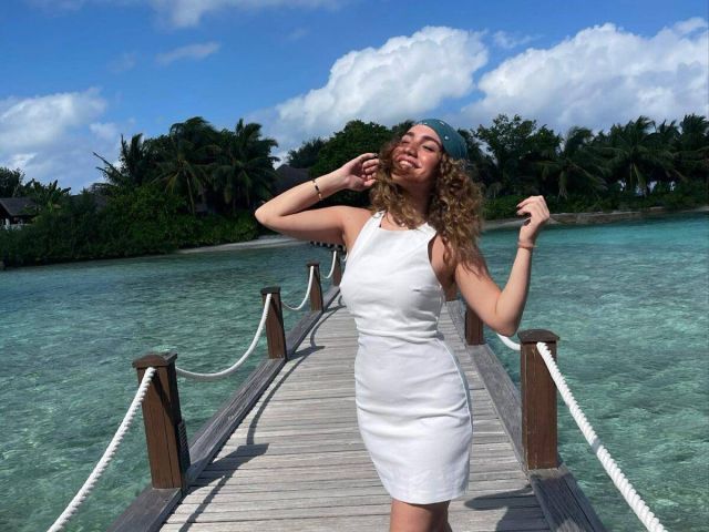 رنا رئيس في غرفة العمليات بسبب النزيف والإجهاض