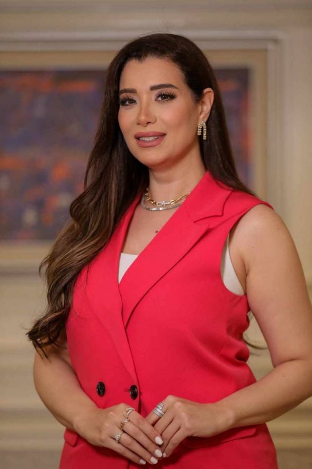 مروة صبري تدافع عن إيناس الدغيدي بعد زواجها (فيديو)