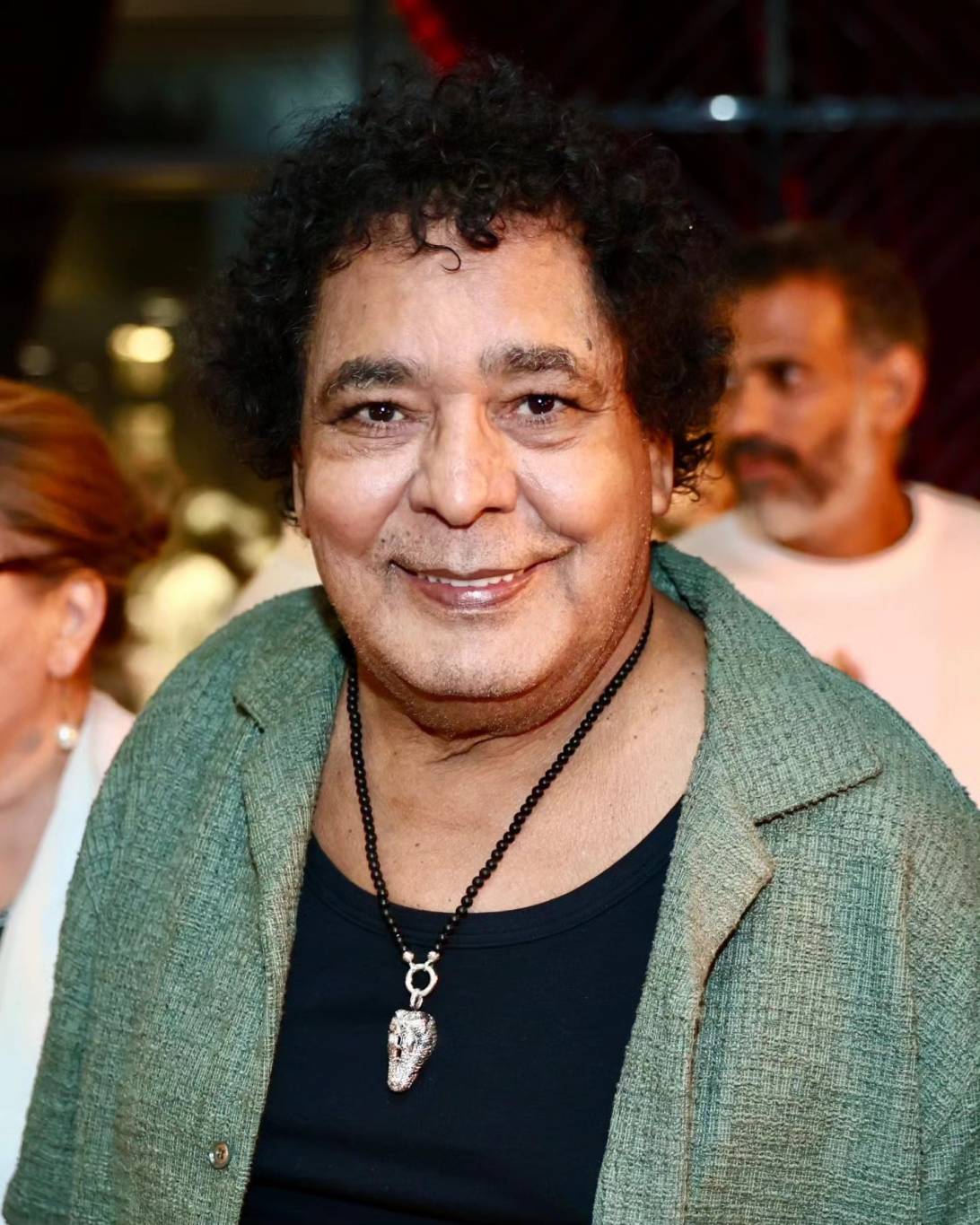 محمد منير يكشف تطورات حالته الصحية