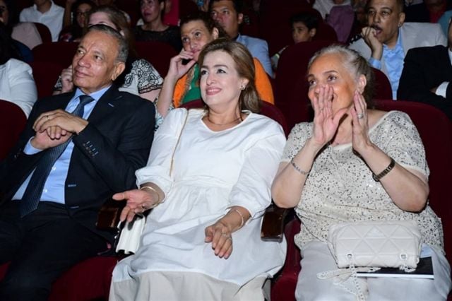 سيمون لحظة الإعلان عن تكريمها