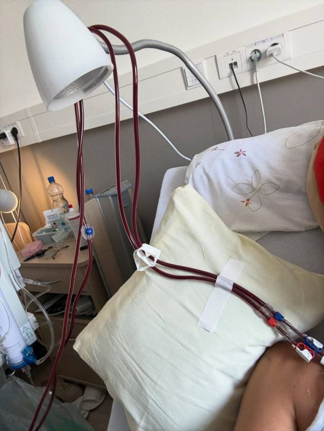 بيلا حديد في المستشفى تتلقى العلاج