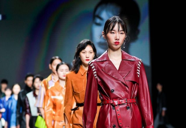 لا منافس لموضة الجلد في خريف 2025