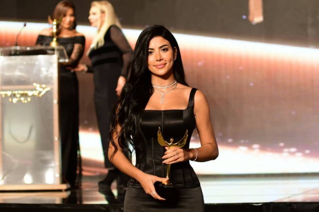 كارولين عزمي