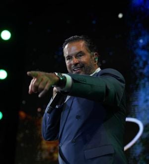 راغب علامة يشعل أولى حفلاته بالساحل الشمالي بعد أزمته مع "الموسيقيين" (صور)