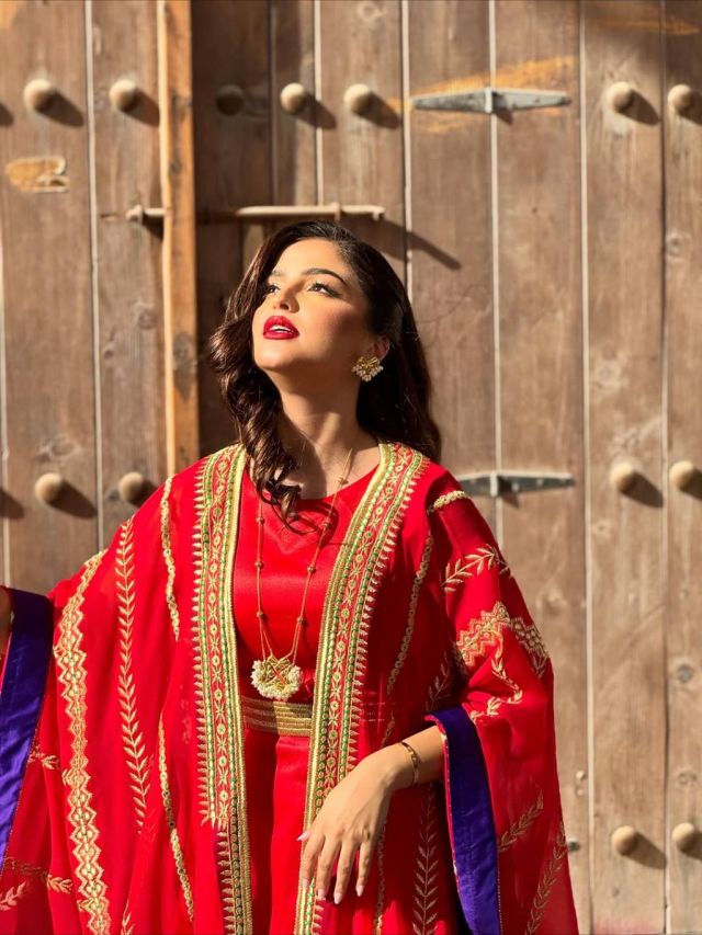 بأسلوب ملكي... حلا الترك تعيد إحياء التراث الخليجي عبر قفاطين فاخرة