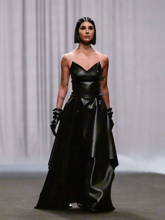 زينة مكي تتألق في دبي وتمشي على المنصة كعارضات الأزياء (فيديو)