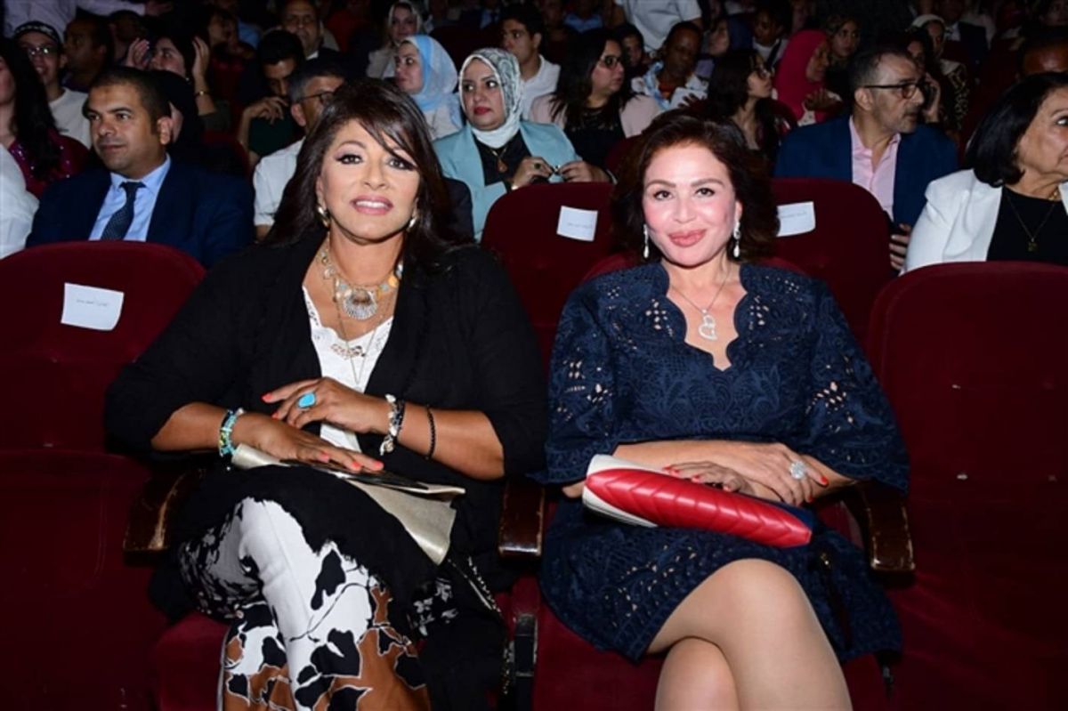 تكريم إلهام شاهين وهالة صدقي... وبكاء سيمون في مهرجان بردية السينمائي (صور)