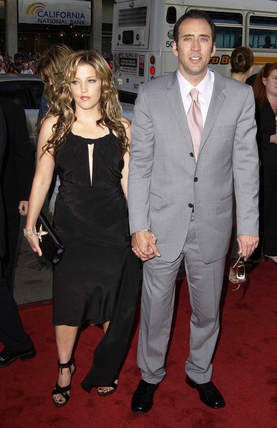 نيكولاس كيج يرمي خاتم خطوبة بقيمة 60 ألف دولار في وجه خطيبته ليزا ماري بريسلي