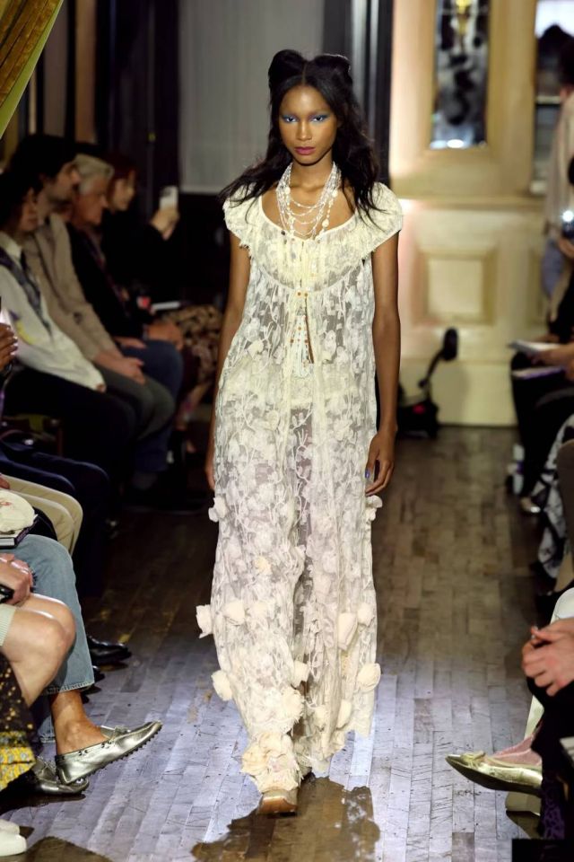 آنا سوي ربيع وصيف 2026 Anna Sui