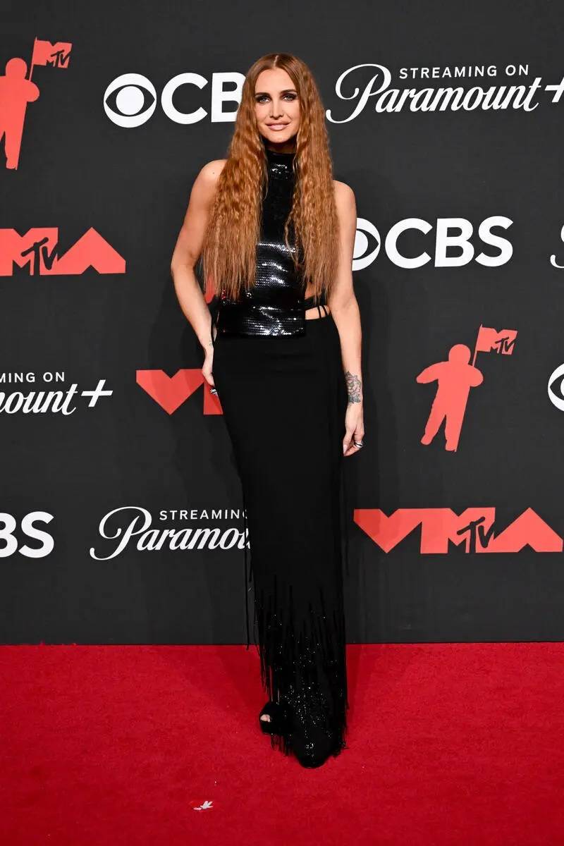 صيحة الغوثيك تسيطر على السجادة الحمراء في MTV VMAs 2025