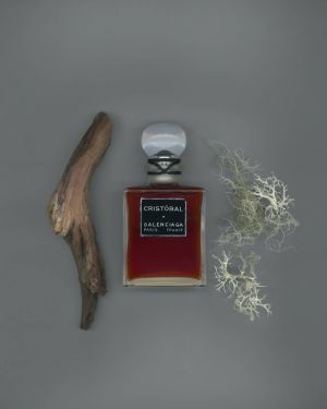 بالينسياغا تطرح مجموعة مكوّنة من عشرة عطور راقية تتجاوز حدود الزمن