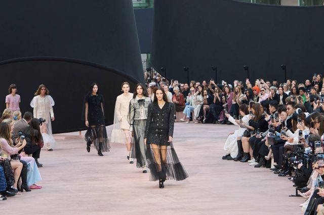 تصميم من مجموعة شانيل لموسم خريف وشتاء 2025 - 2026 