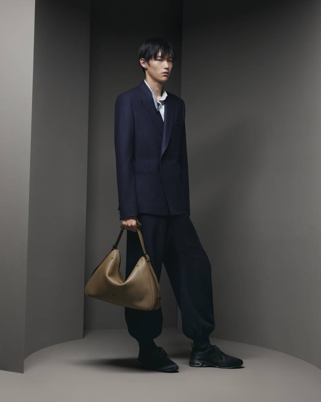 حقيبة Dior Slider Hobo العملية... أناقة وفخامة