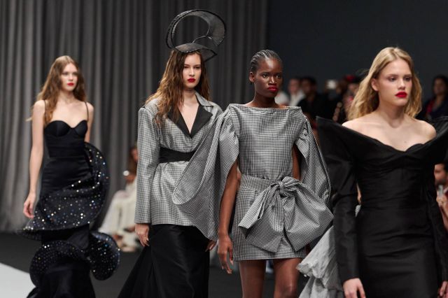  أسبوع الموضة في دبي 2025 بعروض ساحرة