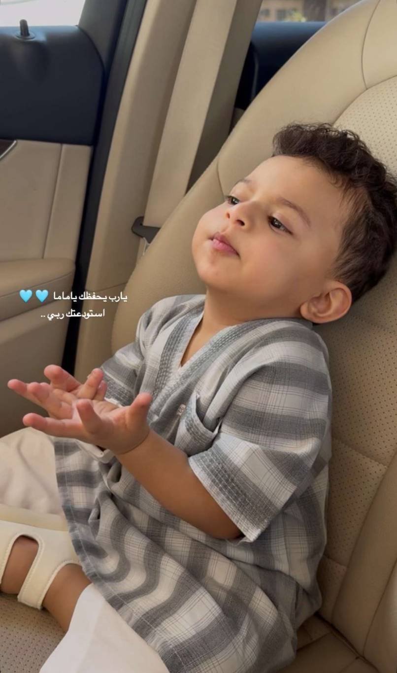 المؤثّر السعودي موسى بن تركي ينهار أمام قبر طفله عساف... واختفاء يوشا عبد العزيز