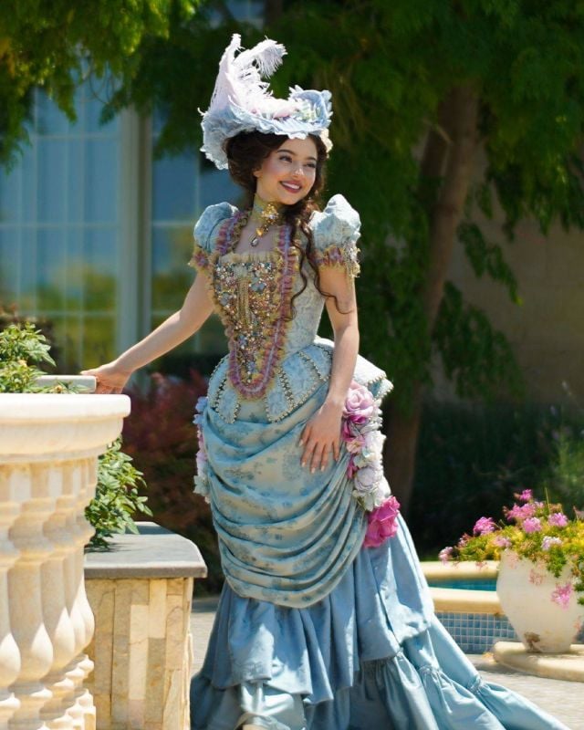  بيسان إسماعيل تتحول إلى أميرة فيكتورية بأنامل هويدا بريدي