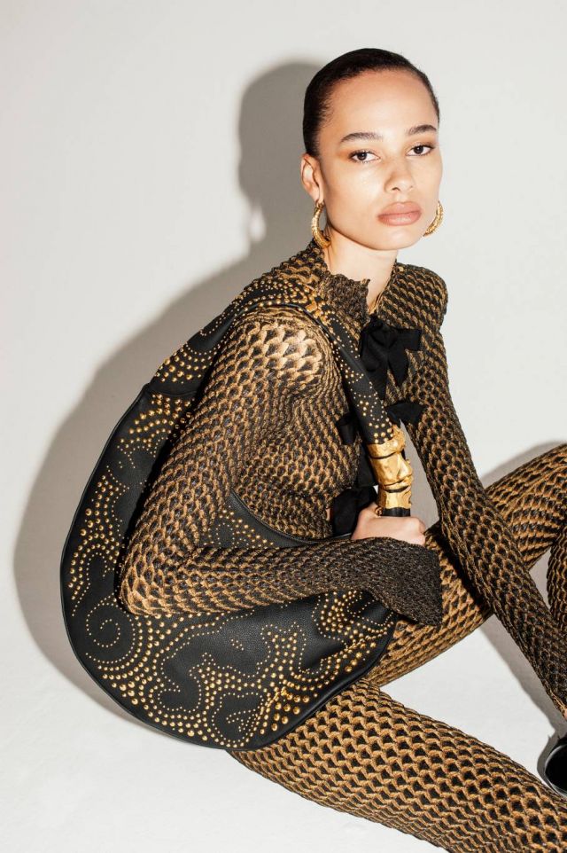 دار Schiaparelli تقدّم أنماطاً جديدة من حقائب souffle الأنيقة