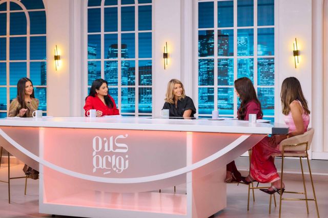 نور علي مع نجاح المساعيد وندى باعشن وشيرين عرفة وميس عنبر 