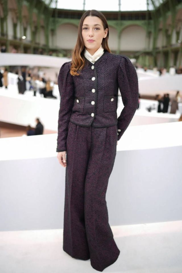 ماتيلد أوليفييه في تصميم شانيل 