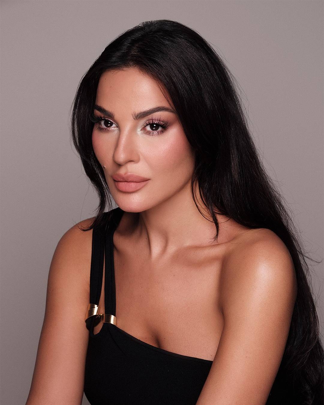 نادين نسيب نجيم تواصل الاحتفال بميلاد ابنها بقالب حلوى مميز (فيديو)