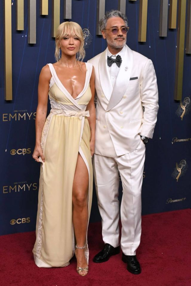 ريتا أورا: ألوان صيفية بتوقيع Miu Miu