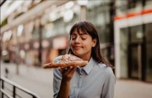 رائحة الطعام قد تساعد في التحكم بالوزن