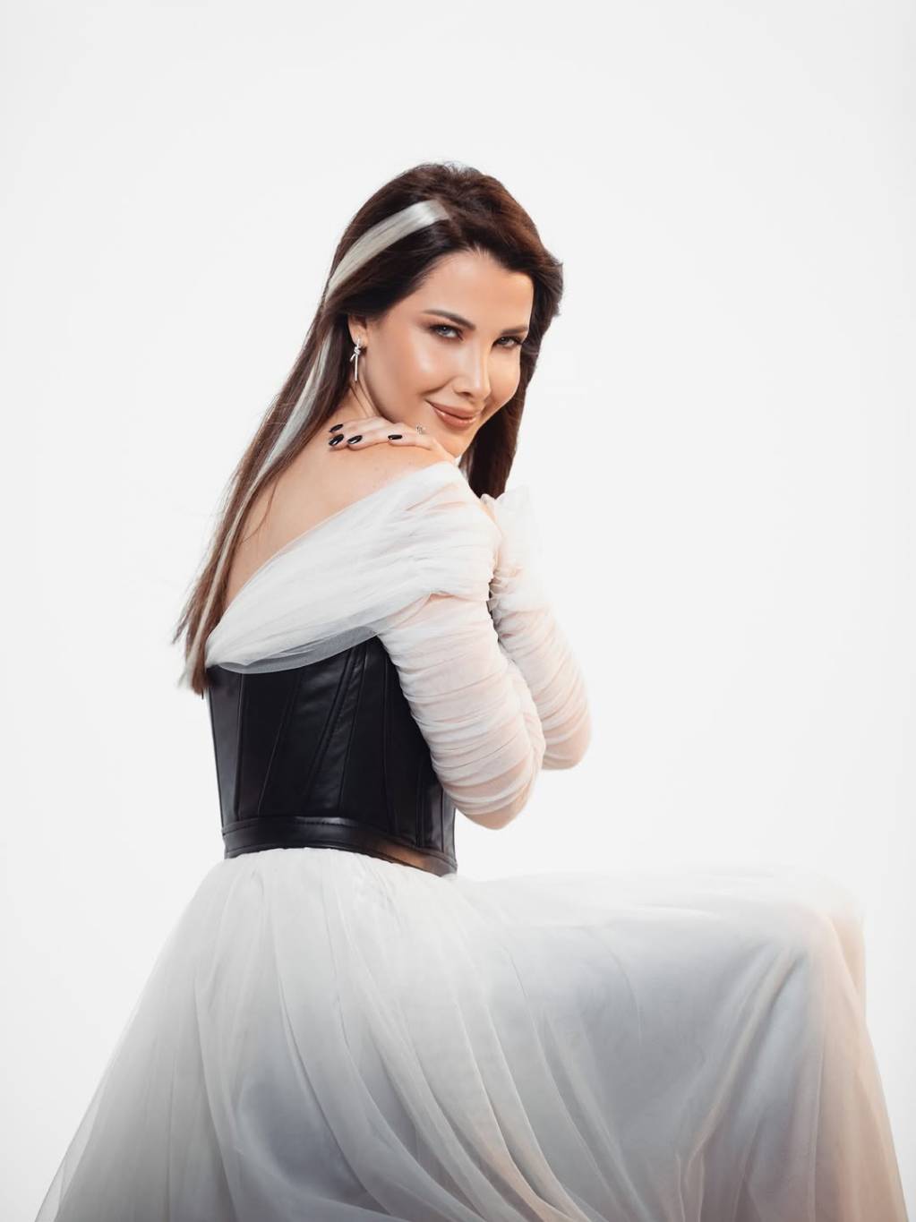 تفاصيل اطلالة نانسي عجرم بالتول والكورسيه