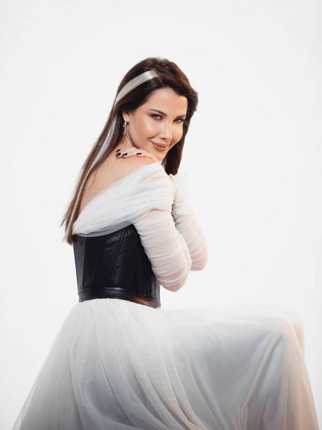تفاصيل اطلالة نانسي عجرم بالتول والكورسيه