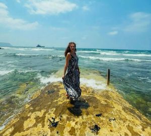 أمل حجازي تثير الجدل بتصريحاتها عن الحجاب... وهذا ما قالته عن مرضها