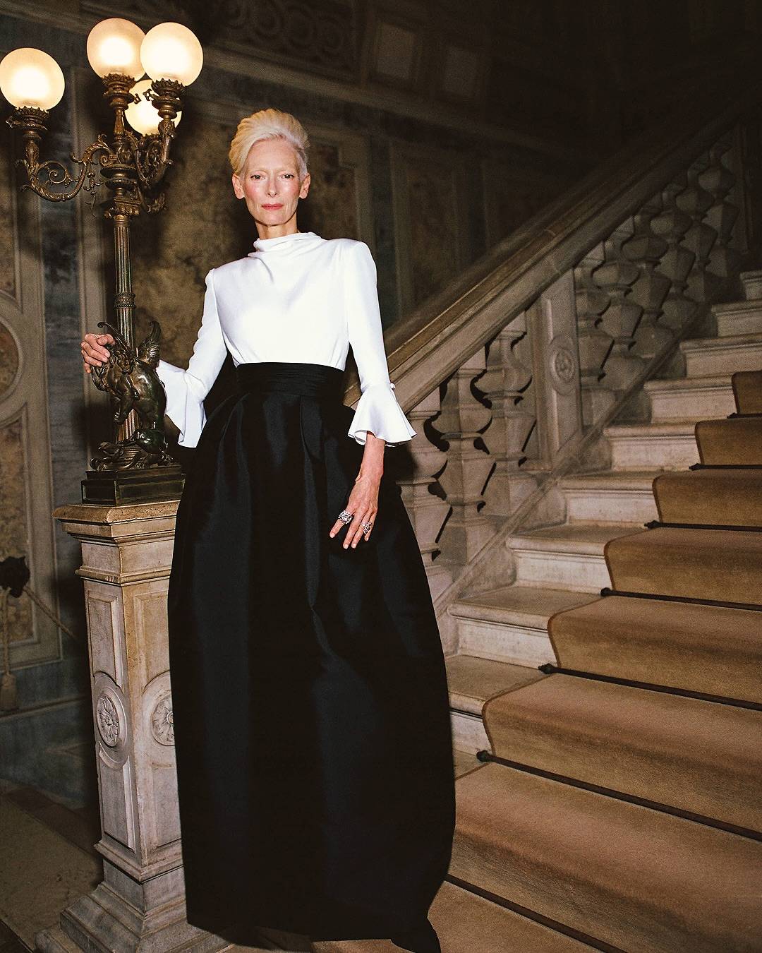 أناقة لا تزول: كيف تتألق النجمات بتصاميم Chanel الكلاسيكية؟