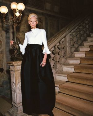 أناقة لا تزول: كيف تتألق النجمات بتصاميم Chanel الكلاسيكية؟