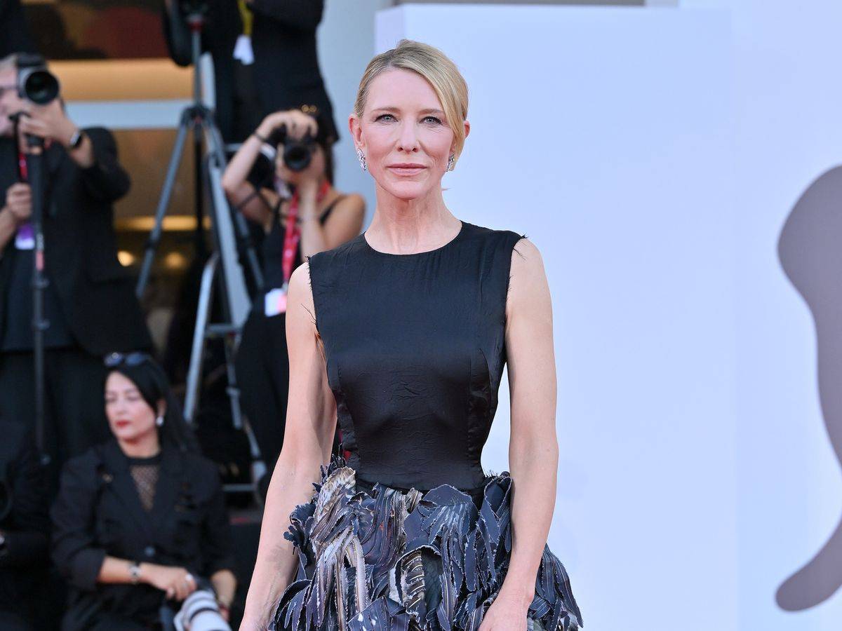 النجمات بإطلالات من مصمّمين عالميين في مهرجان البندقية السينمائي 2025