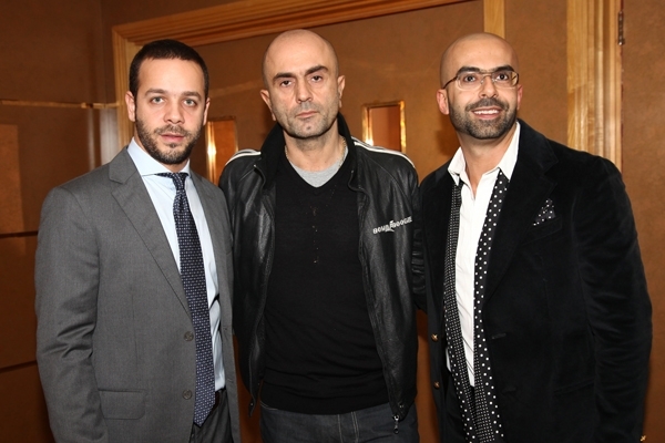 مخرج 'السيّدة' طوني قهوجي يتوسط طوني سمعان والموسيقي ميشال فاضل