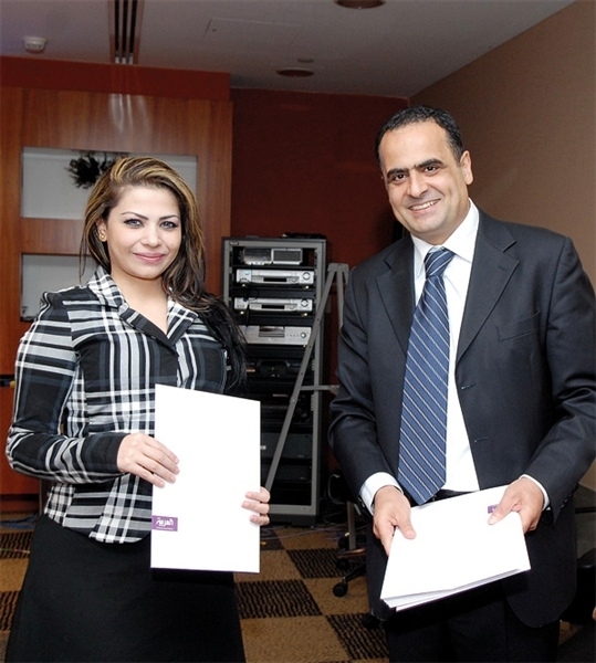 220 اعلامياً