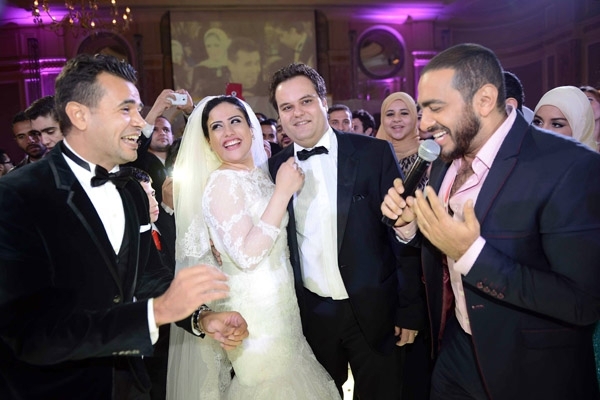 تامر حسني وساموزين وغناء للعروسين