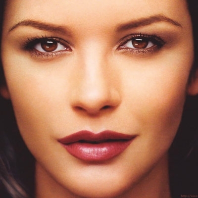 الكافيار يحمل ثراءه إلى عالم الجمال