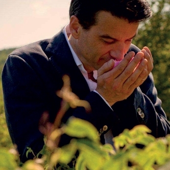 خبير الشمّ ومبتكر الجيل الجديد من عطور غيرلان: Thierry Wasser