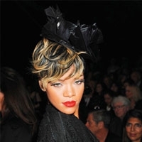 ريهانا في ثماني إطلالات